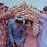 Find out how to choose the right wedding outfit so that you look fabulous even if you are invited